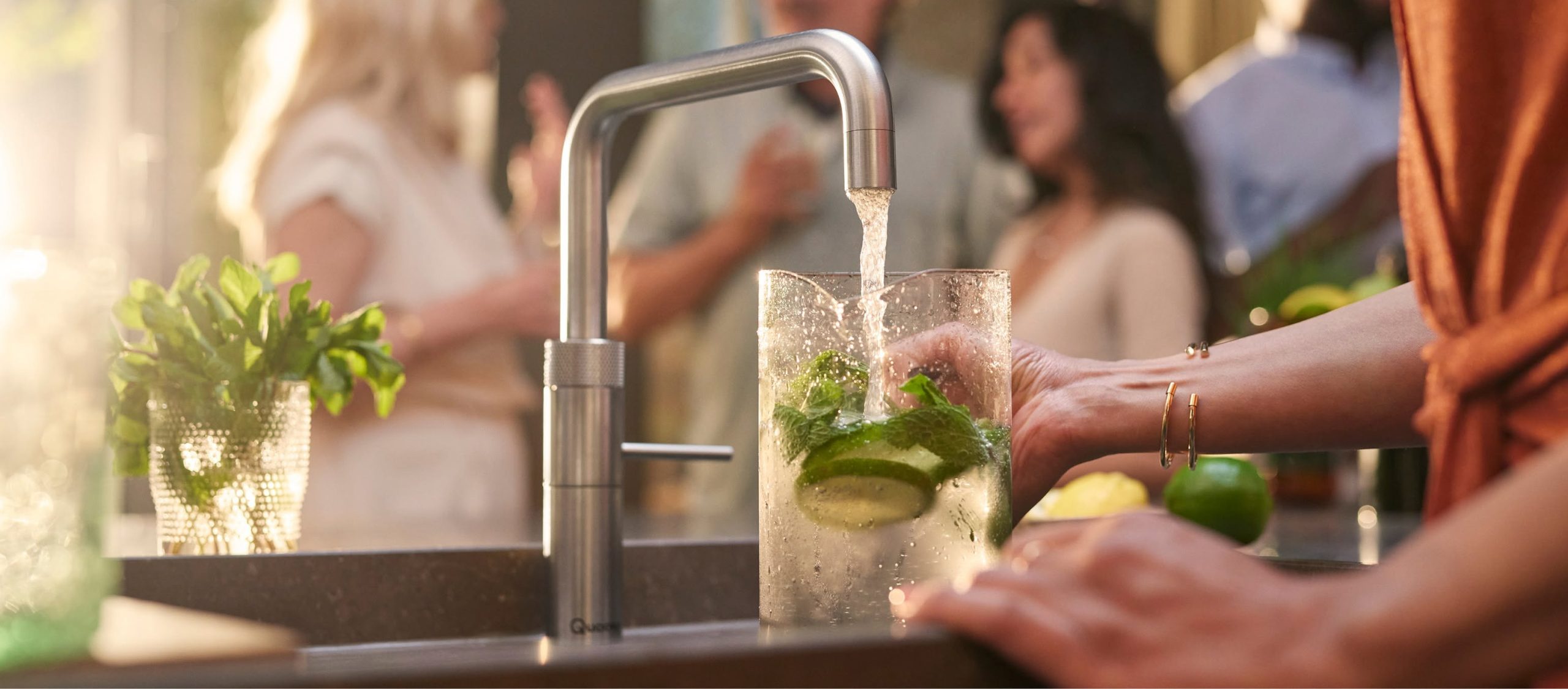 Profitez d&rsquo;une eau filtrée et réfrigérée à tout moment avec le robinet Quooker